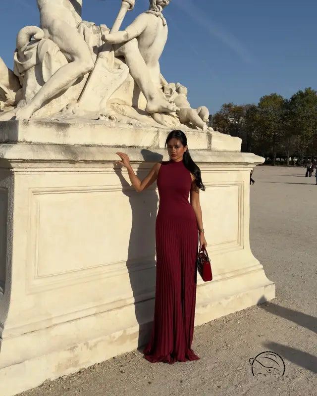 Burgundy pleated maxi dress with short sleeves, enchanting fashion