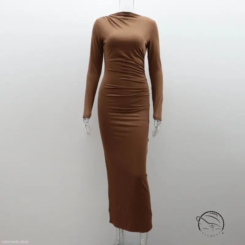 Elegant bodycon dress in dark grey or coral red with long sleeves and ruched details