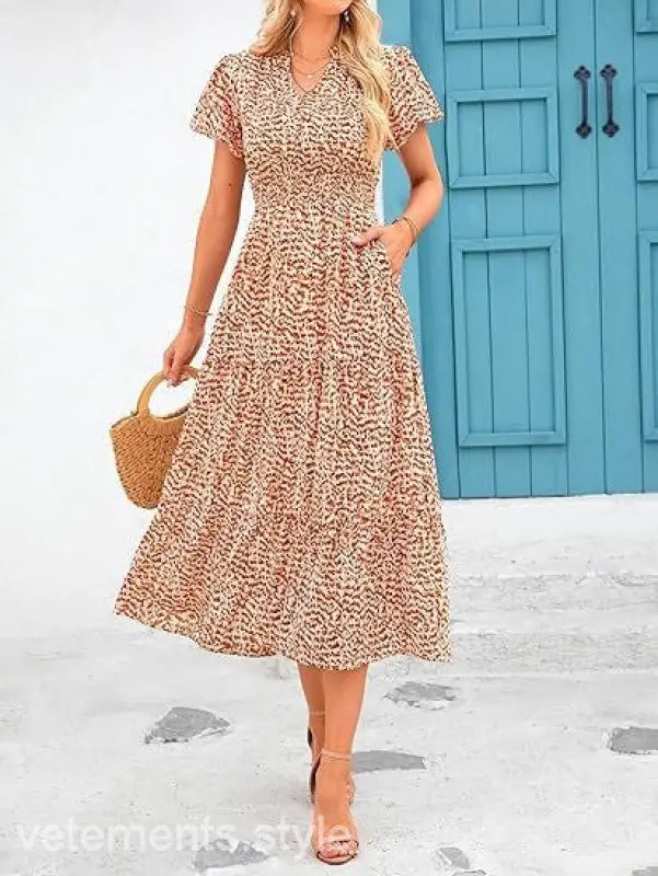 Floral print midi dress with short sleeves and tiered skirt, a stylish bubble pleated dress