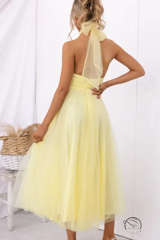 Elegant yellow halter evening dress in mesh and lace