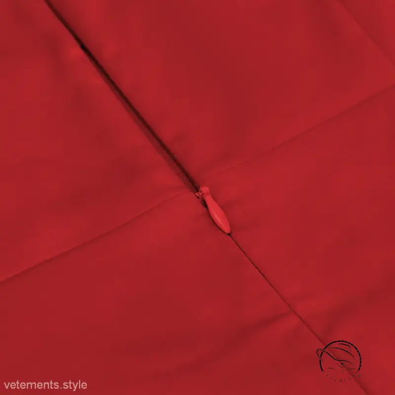 Sexy slim fit party dress with red fabric and matching zipper pull