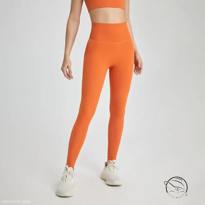 Wild berry high-waisted seamless leggings with white sneakers