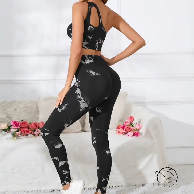 Sporty Seamless Knitted Yoga Set with Asymmetric Sleeves and High Rise Pants