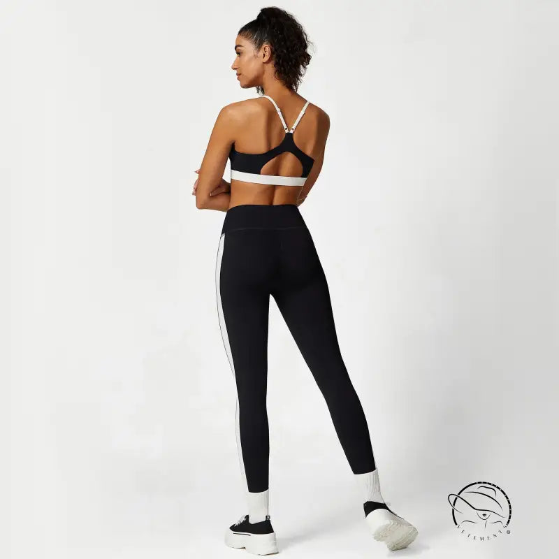 Woman in black athletic wear for waist hip lift sporty set
