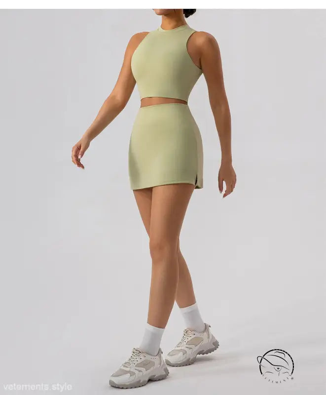 OUTER WEAR CLOSE FITTING TOP-VETEMENTS 